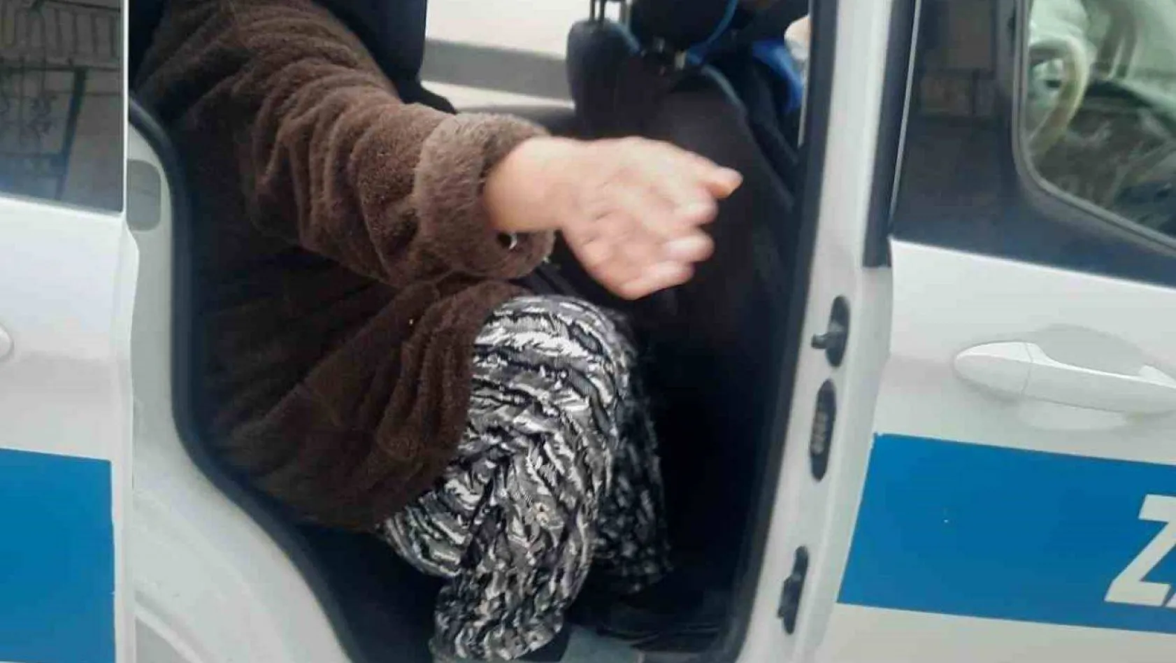Bilecik'te zabıta ile çorap satan kadın arasında gülümseten diyalog