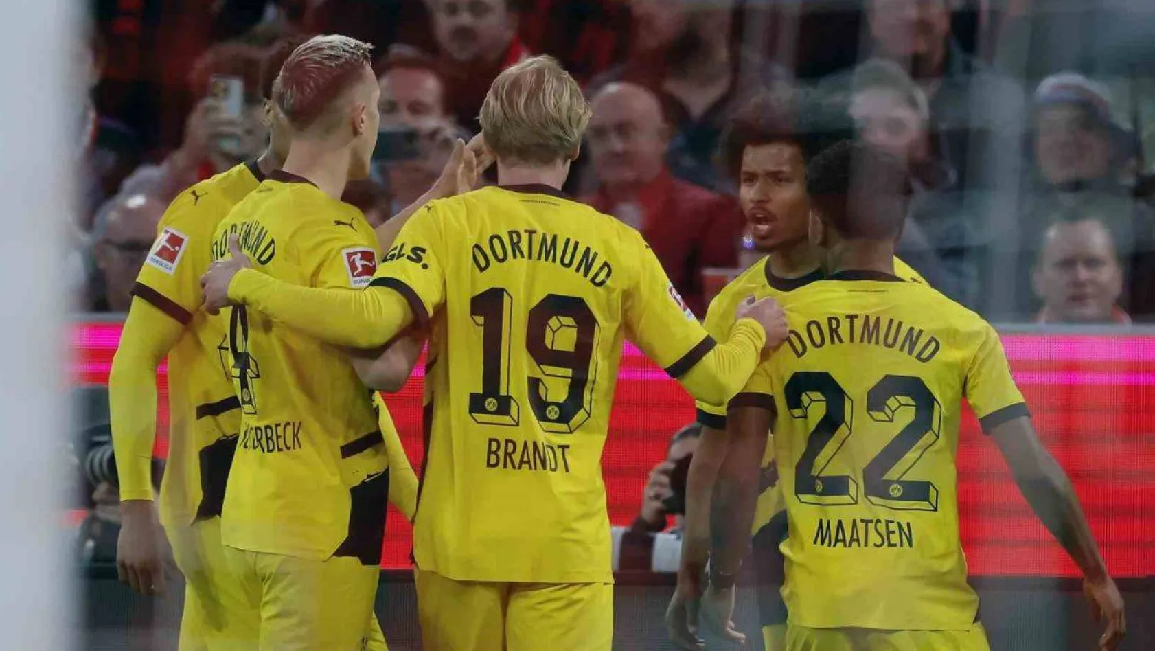 Borussia Dortmund, 10 yıl sonra deplasmanda Bayern Münih'i devirdi