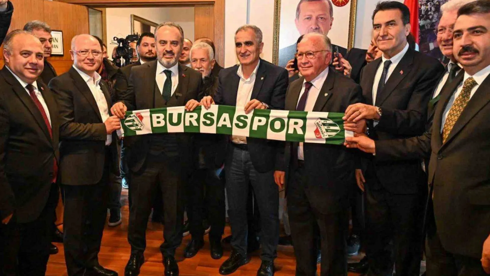 Bursa Belediye Başkanı Alinur Aktaş, Bursaspor'u ziyaret etti
