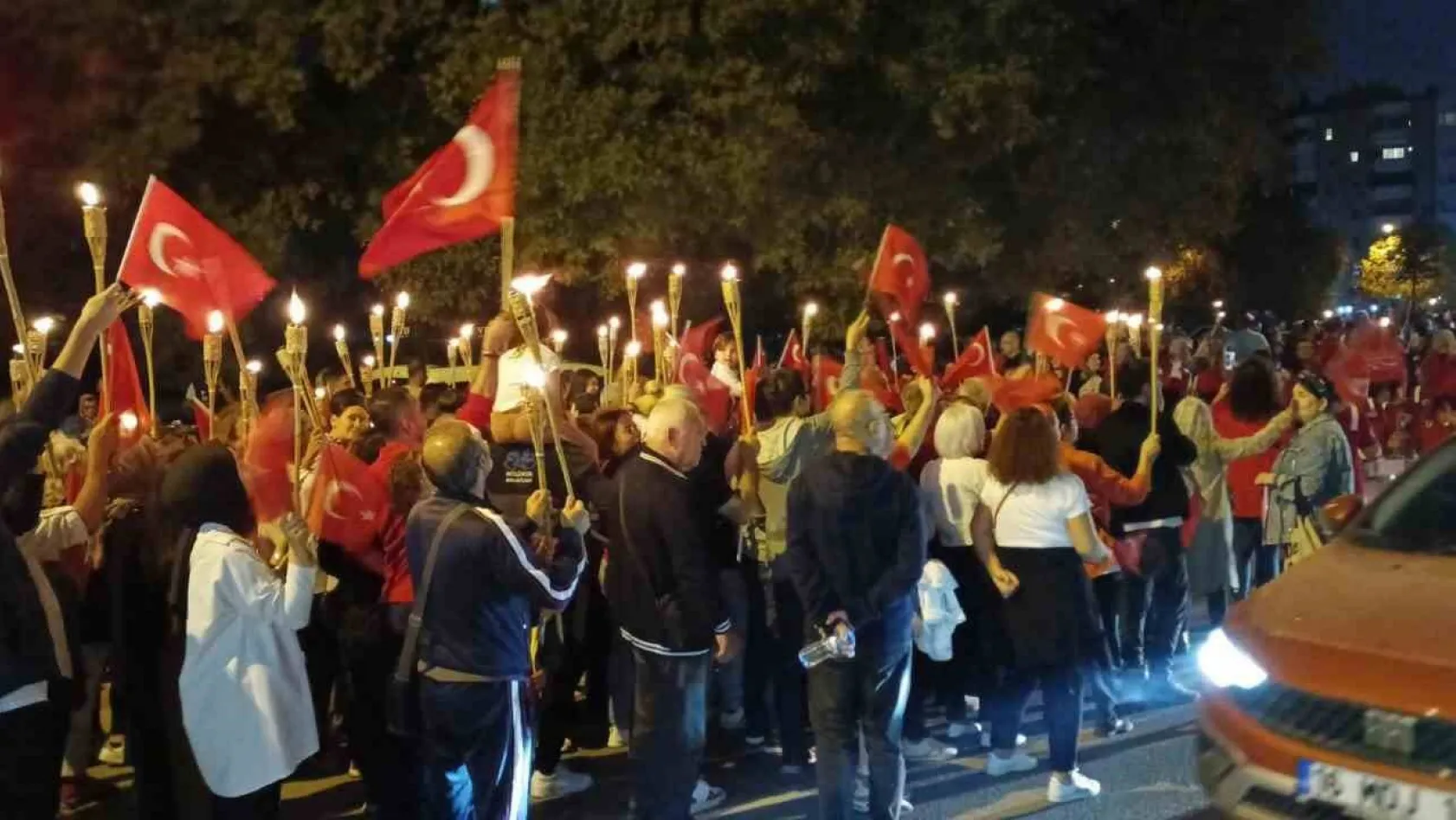 Bursa, Cumhuriyet'in 100'üncü yılı için yürüdü