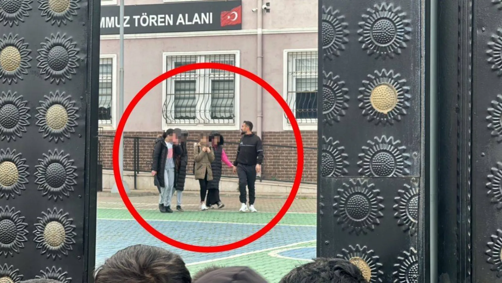 Bursa'da 4 öğrenci kapanan okulda mahsur kaldı, seslerini böyle duyurdular