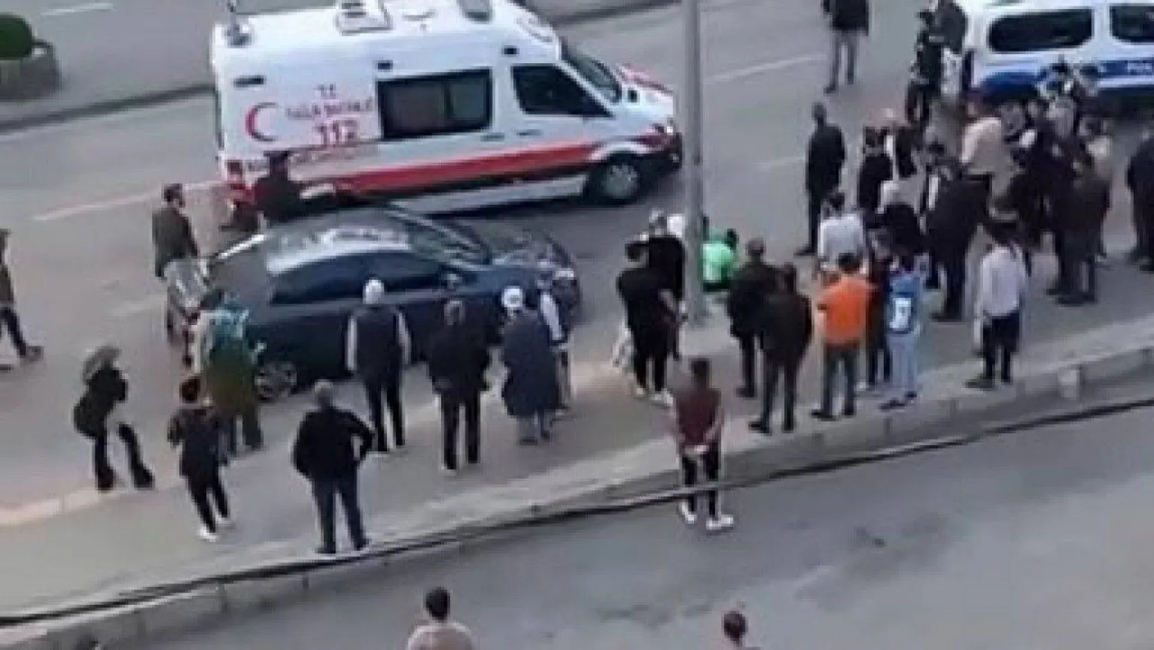 Bursa'da otomobilin çarptığı genç kız ağır yaralandı