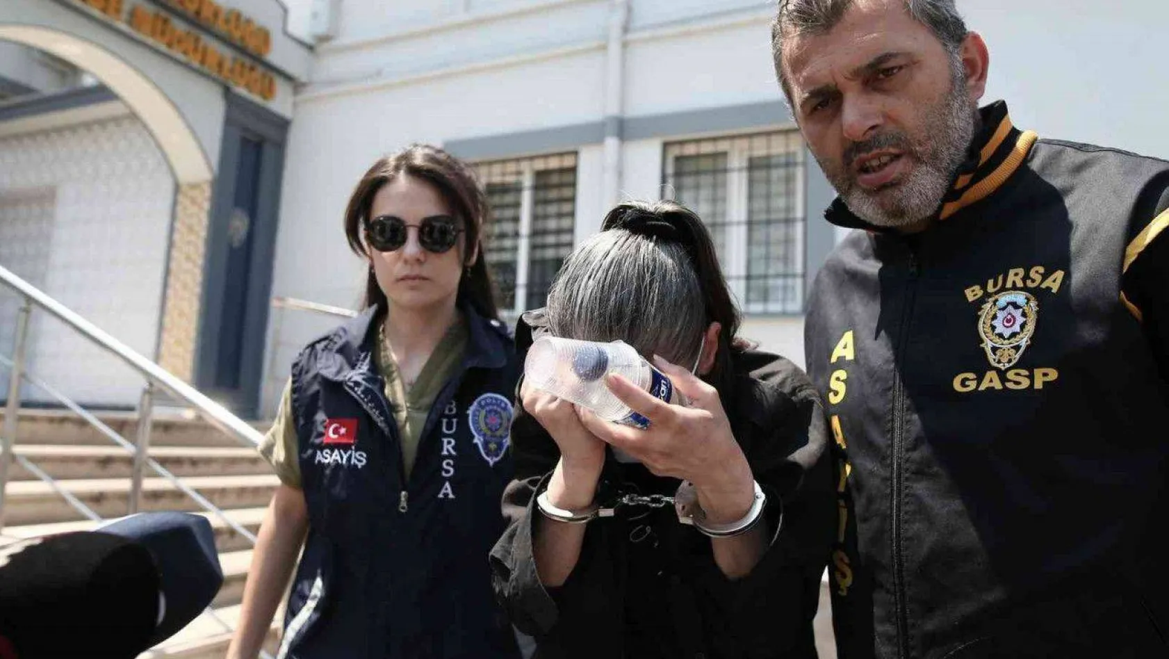 Bursa'da yeğenini çöp evde kilitli tutan teyze tutuklandı