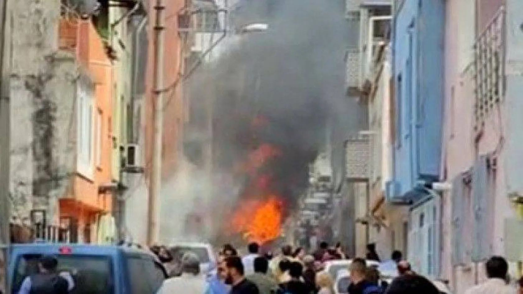 Bursa'da Yunuseli Havalimanı yakınlarında tek motorlu bir uçak düşerek yanmaya başladı.
