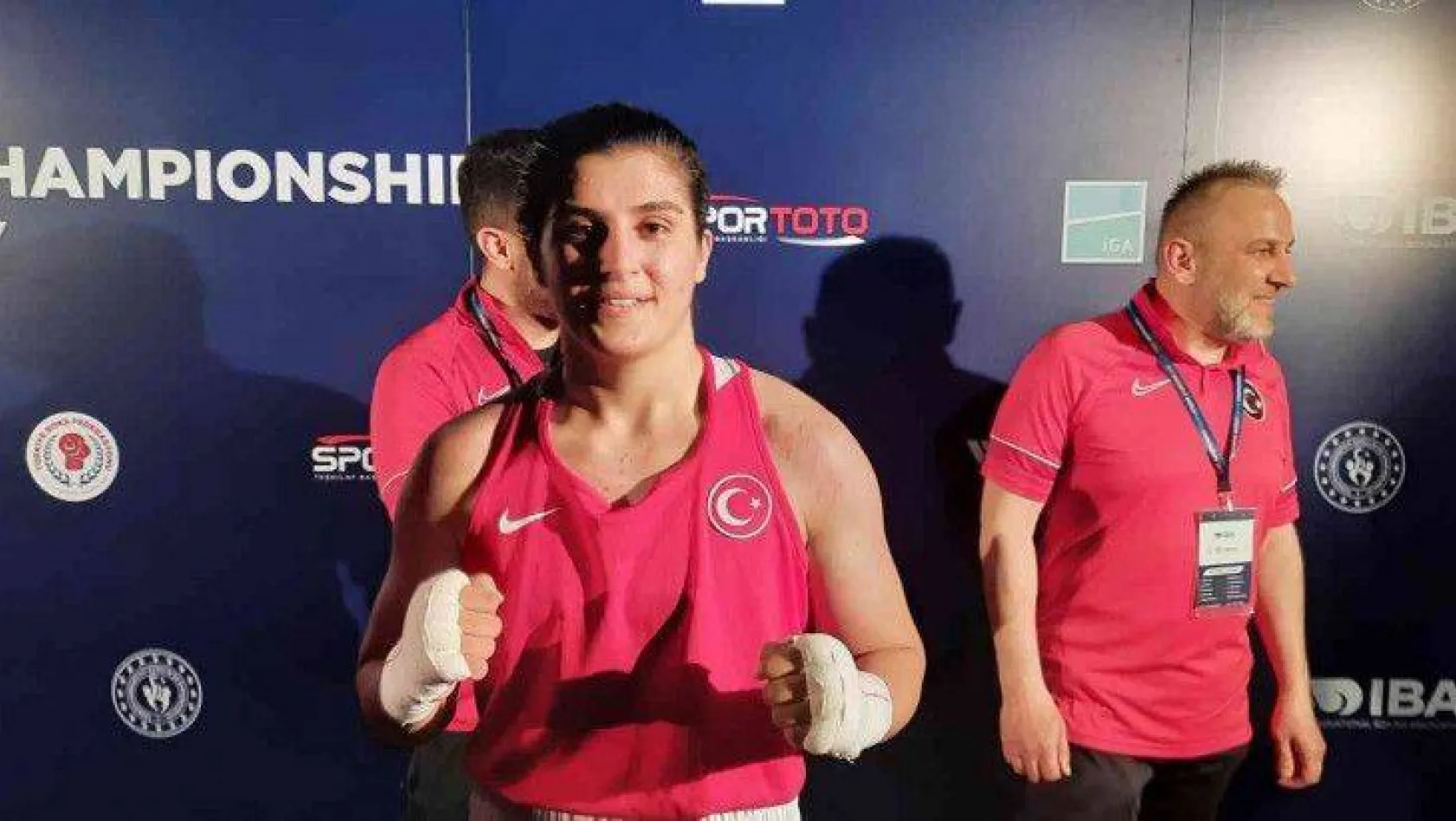 Busenaz Sürmeneli: 'Şampiyon bir Trabzonspor'a, şampiyon bir sporcu yakışır'
