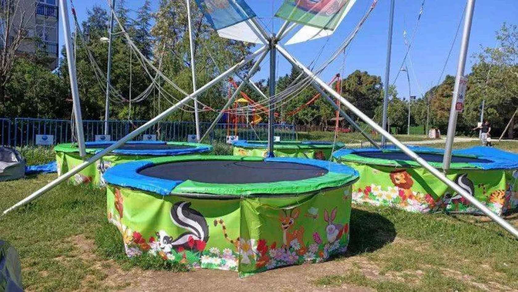 Büyükçekmece'de oyun parkında korkutan anlar: Küçük kız trambolinde zıplarken halat koptu