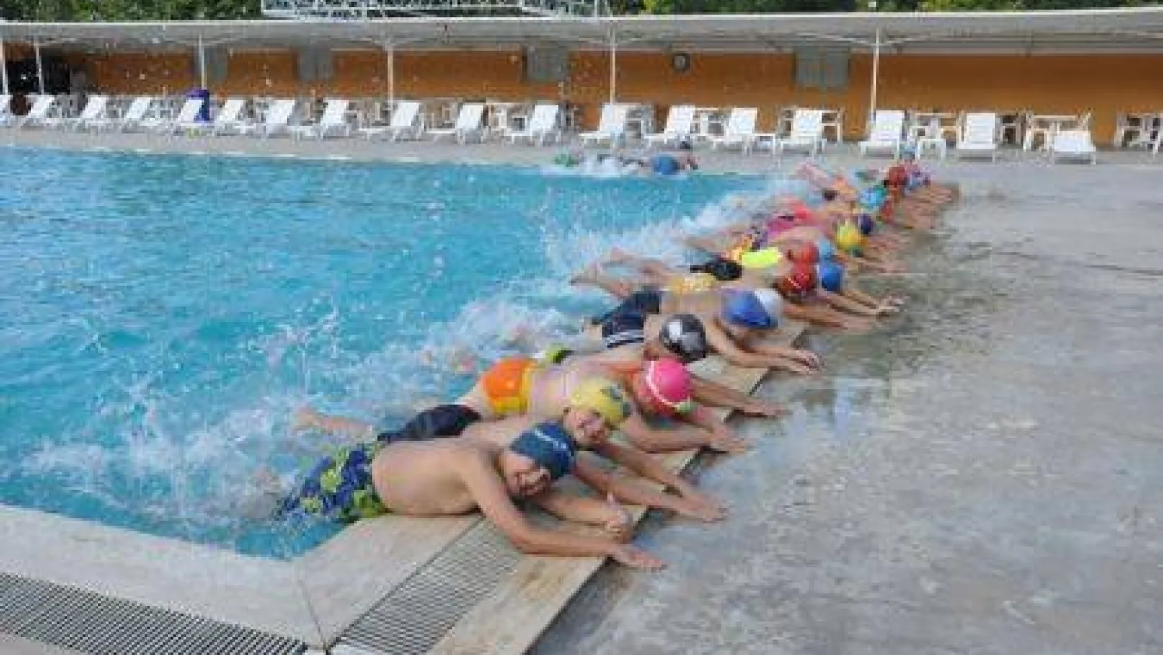 Çatalca Belediyesi Kursları Yüzme de Öğretiyor