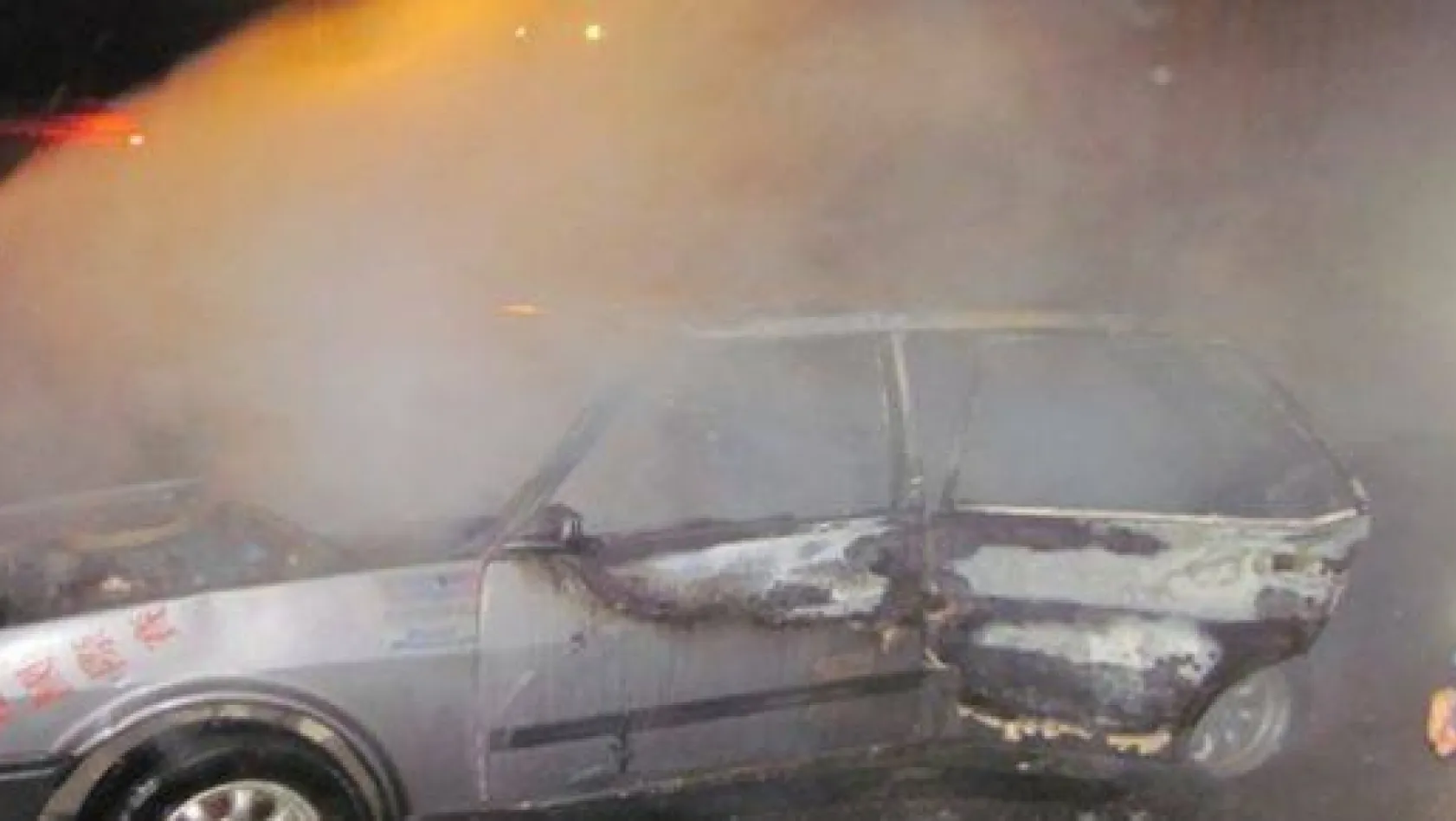 Çatalca'da park halindeki araç yandı 