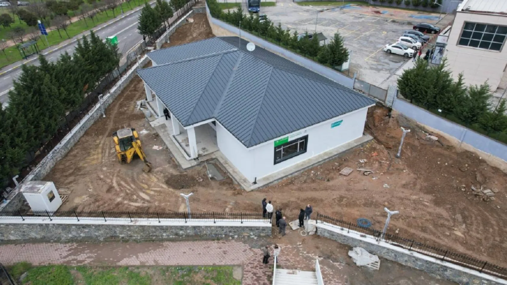 Çayırova'da spor salonu ve gençlik merkezinin yapımı sürüyor