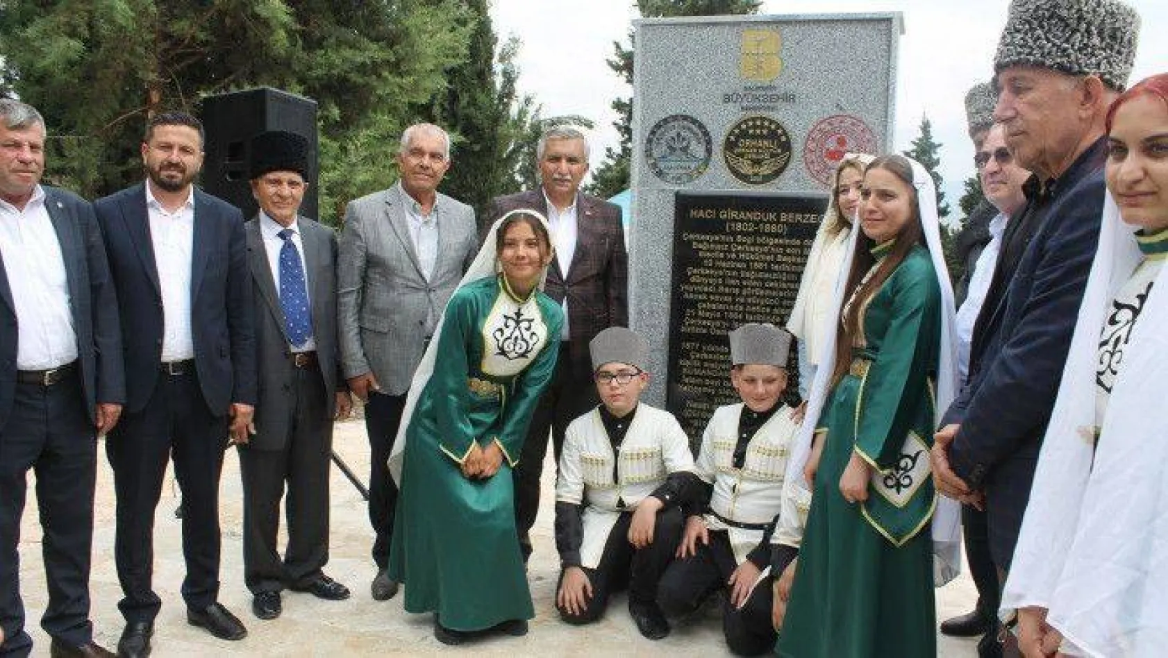 Çerkez Osmanlı komutanının yenilenen mezarı ve kaidesi ziyarete açıldı