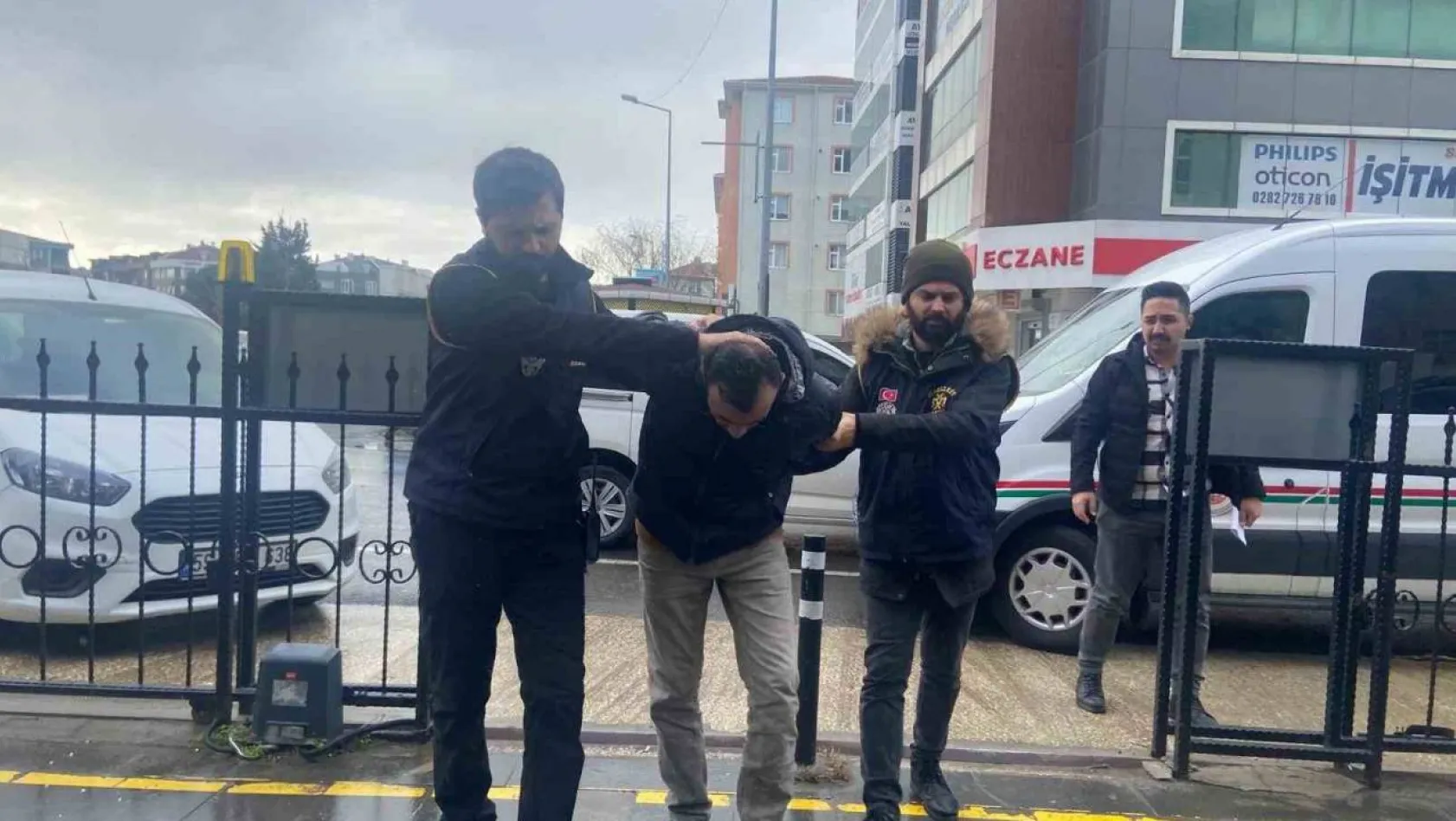 Çerkezköy polisi hırsızlık şüphelilerini İstanbul'da yakaladı