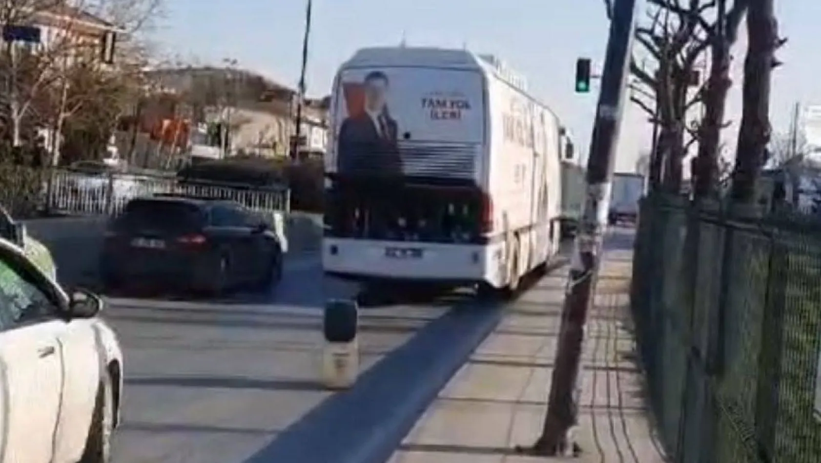 CHP yönetimindeki İstanbul'da bu kez seçim otobüsü arızalandı
