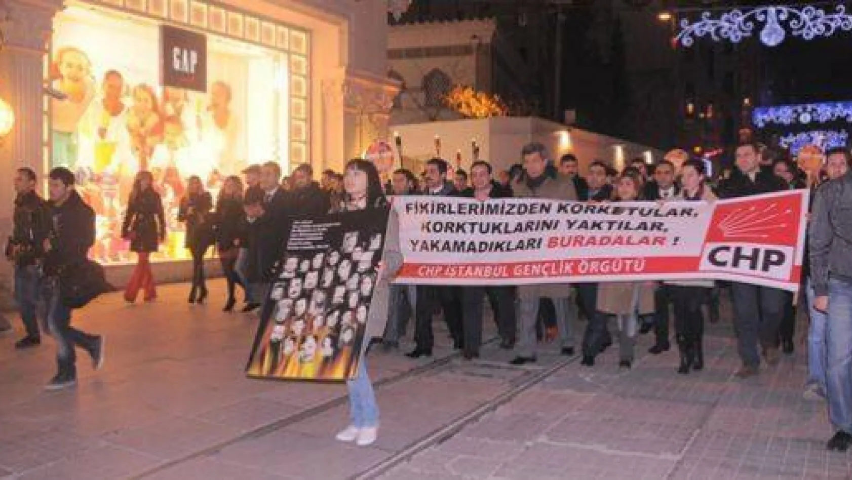 Chp Gençliği Sivas Katliamı Davasında Zamanaşımını Protesto Etti