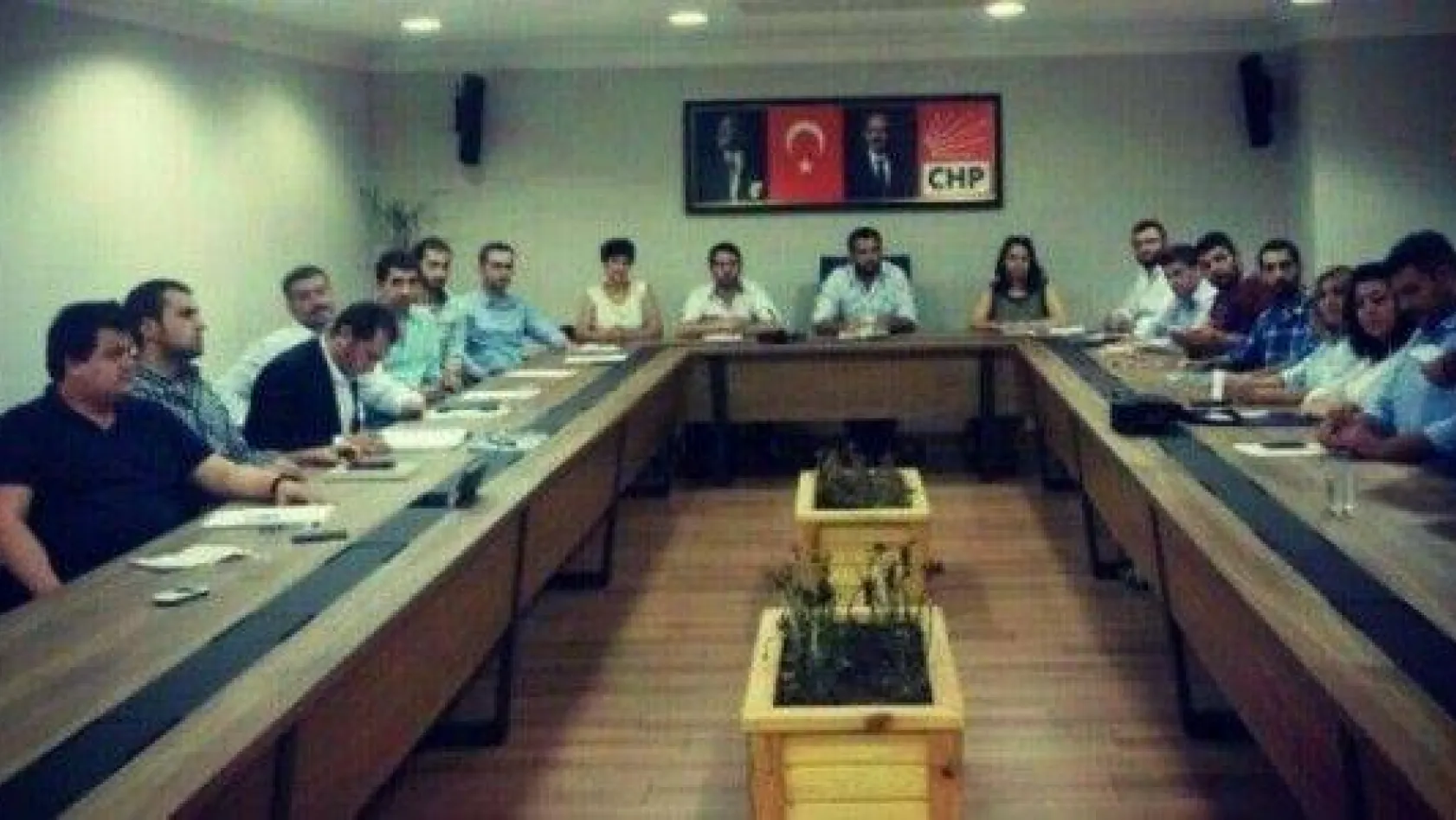 CHP İstanbul gençliği yeni yönetimini belirledi