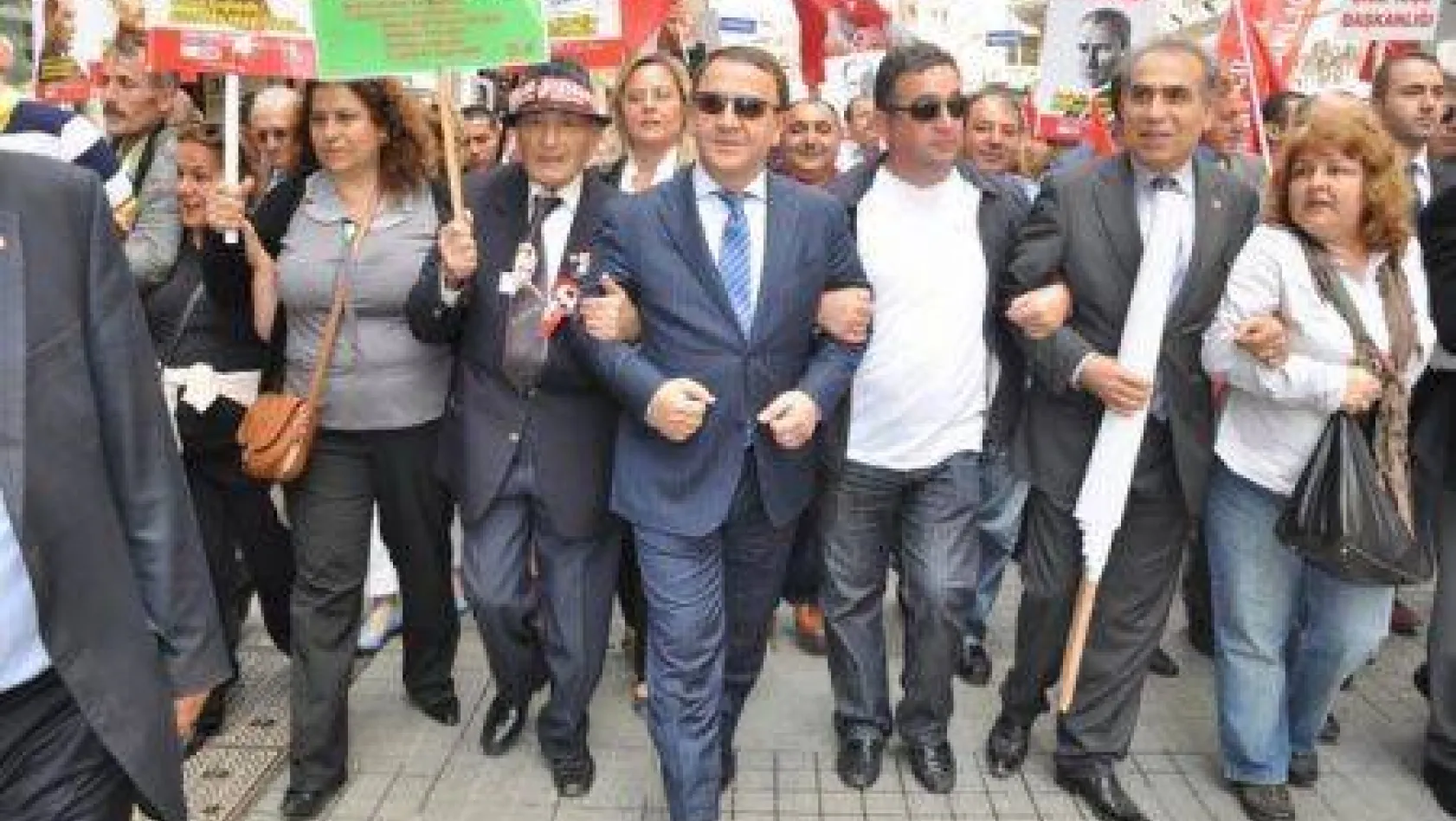 CHP Silivri 19 Mayıs Coşkusunu Taksim'e Taşıdı