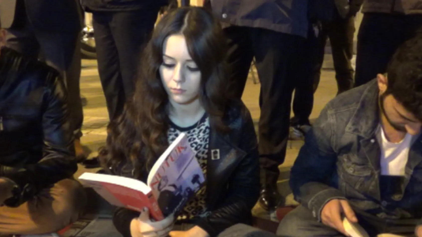 CHP'li gençler Nutuk'u okudu