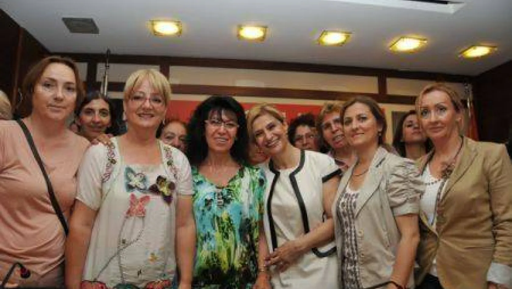 CHP'li kadınlar Çavuşoğlu dedi