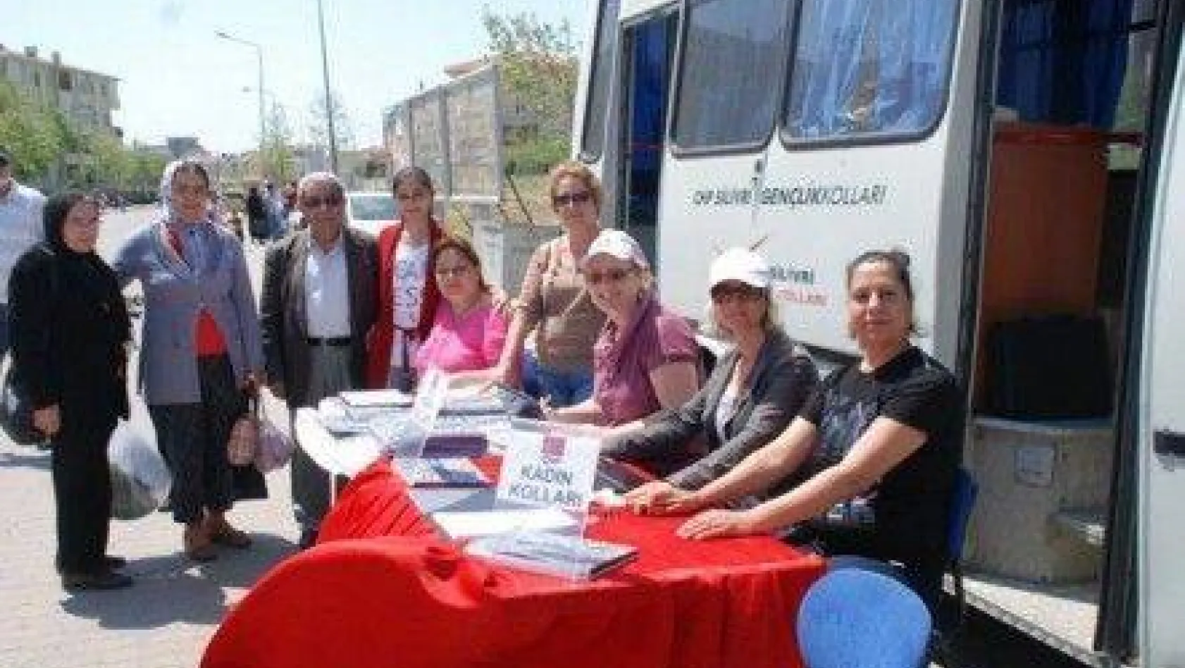 CHP'li kadınlar Yeni Mahalle pazarında