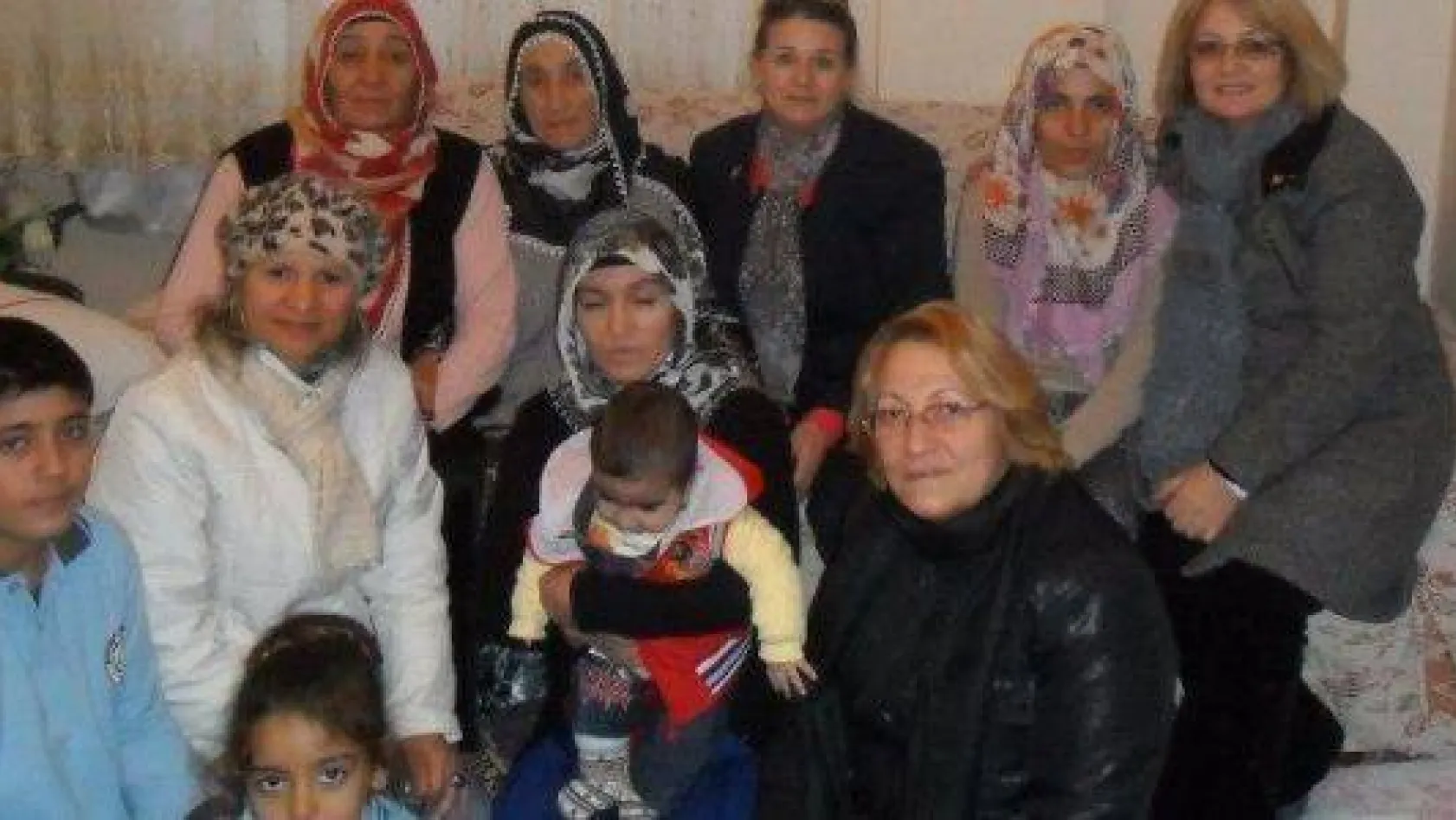 CHP'li kadınlardan hasta ziyareti
