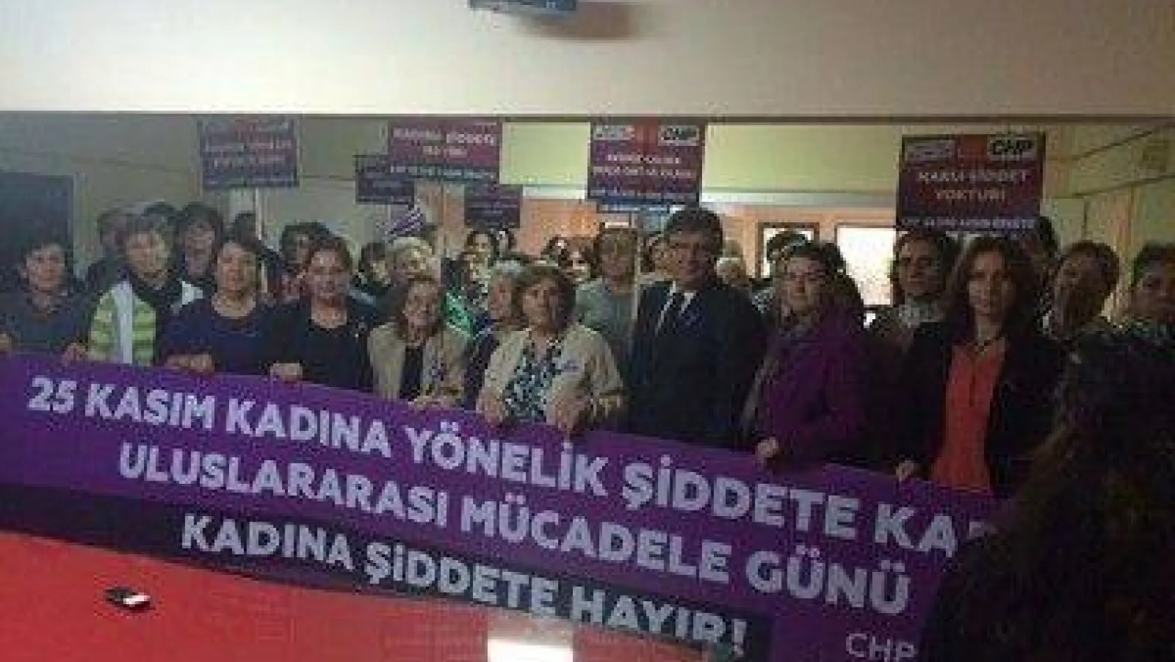 CHP'li kadınlardan şiddete karşı tavır