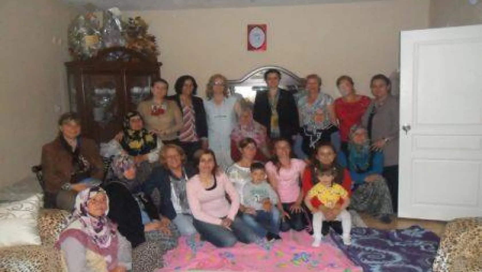 CHP'li Kadınların 'Çat Kapı' Ziyaretleri Devam Ediyor.