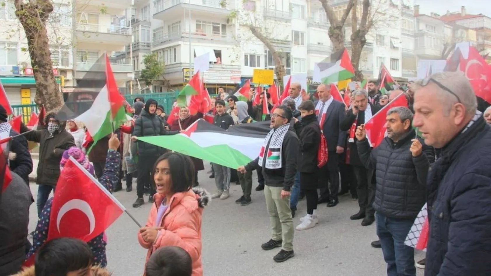 Çınarcık'ta Filistin'e destek yürüyüşü