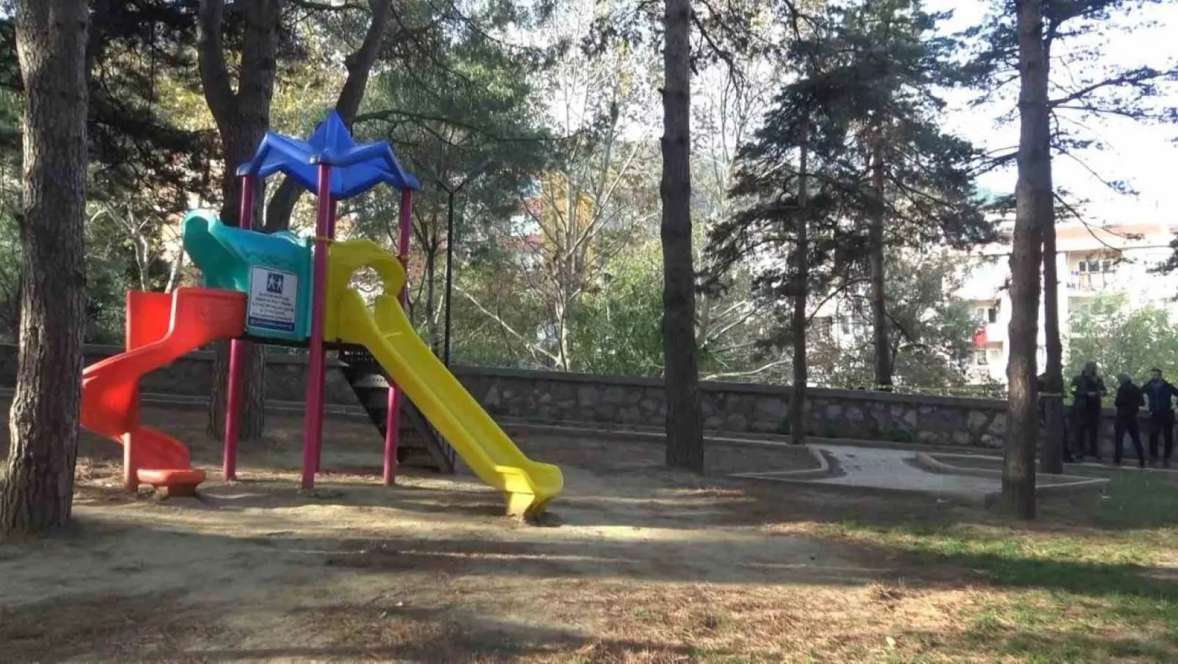 Çocuk parkında asılı bulundu