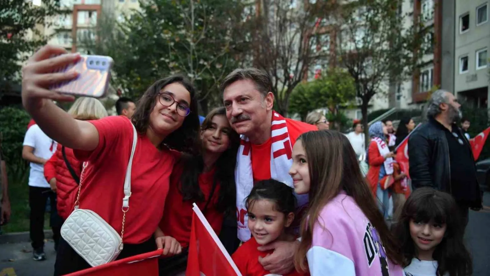 Cumhuriyet'in 100. yılı Bahçelievler'de coşkuyla kutlandı