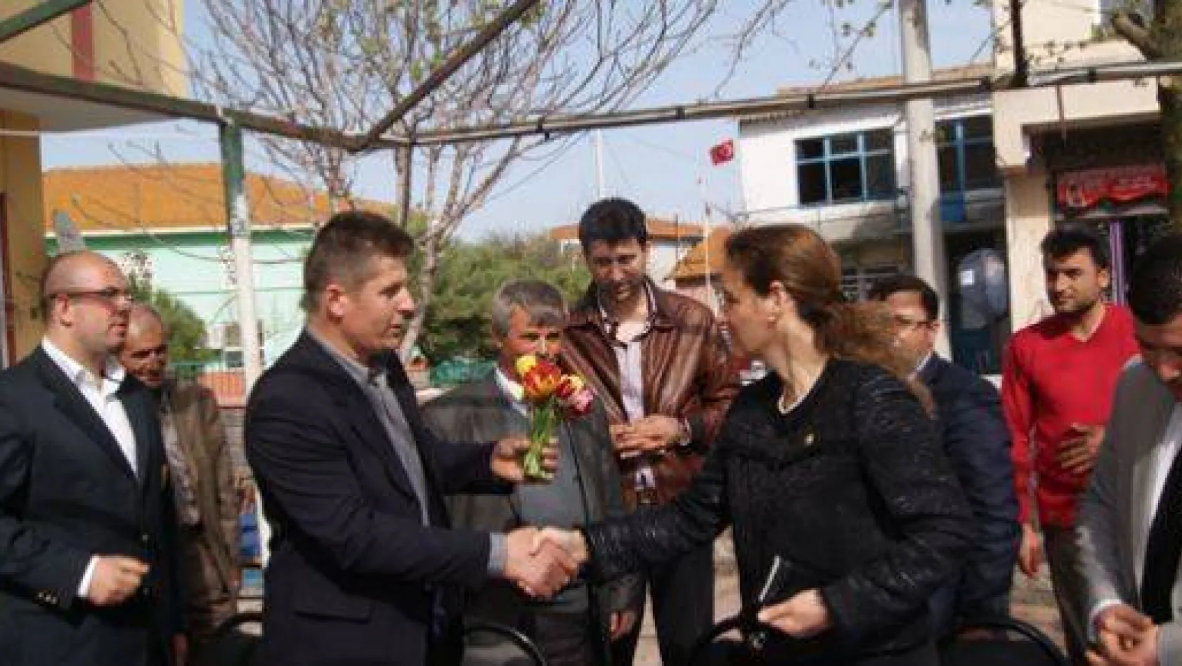 Dalyan, Seymen Köyü'nde Çiçeklerle Karşılandı