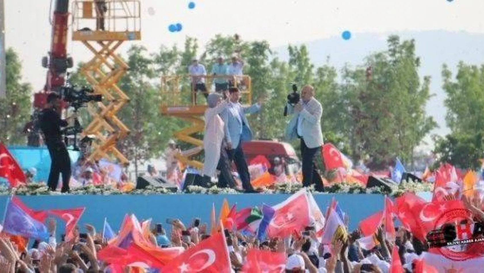 Davutoğlu: 'Türkiye'ye bir Sisi arıyorlar'