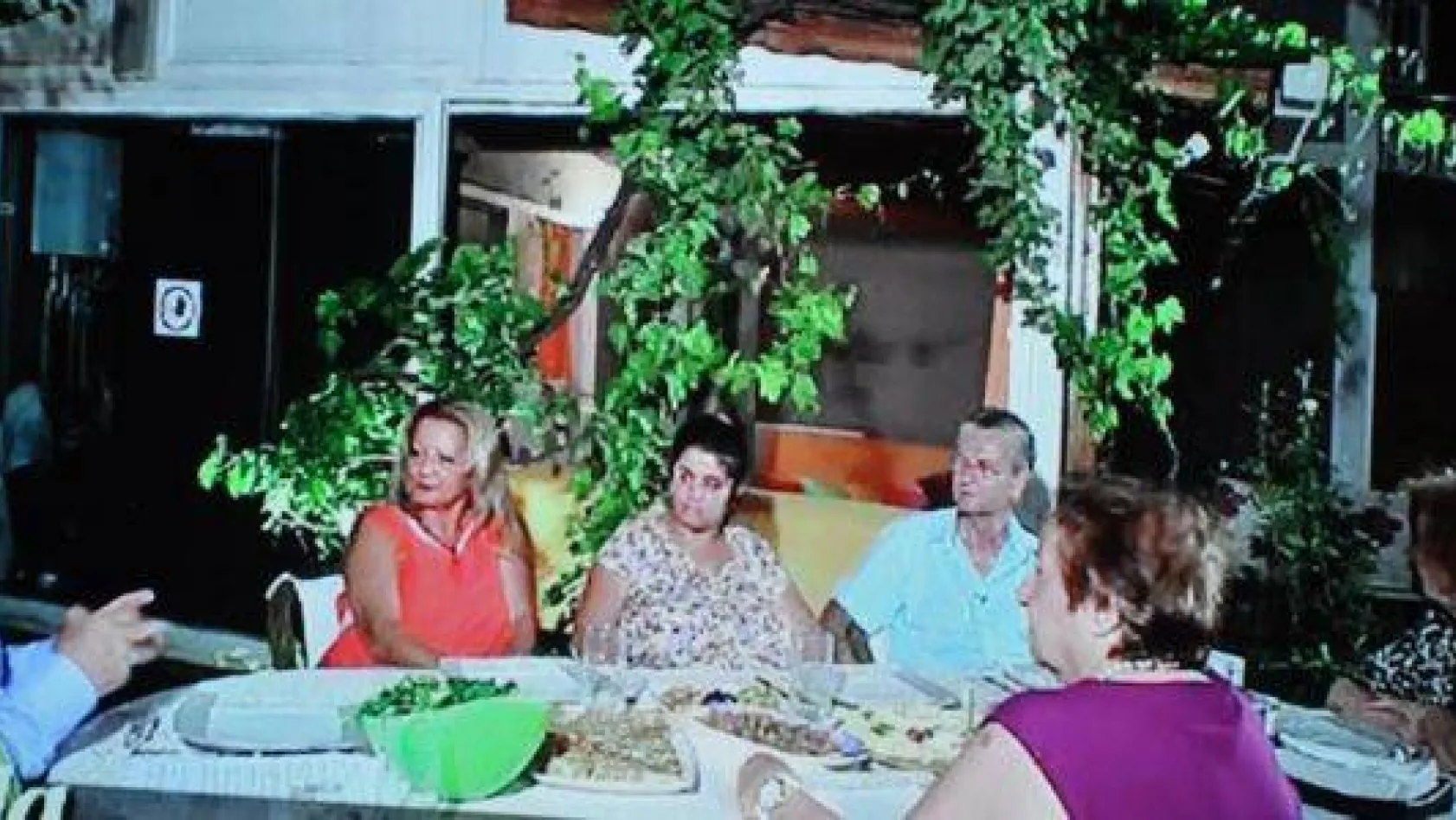 Davutoğlu ve ailesi Kanal D ekranlarında