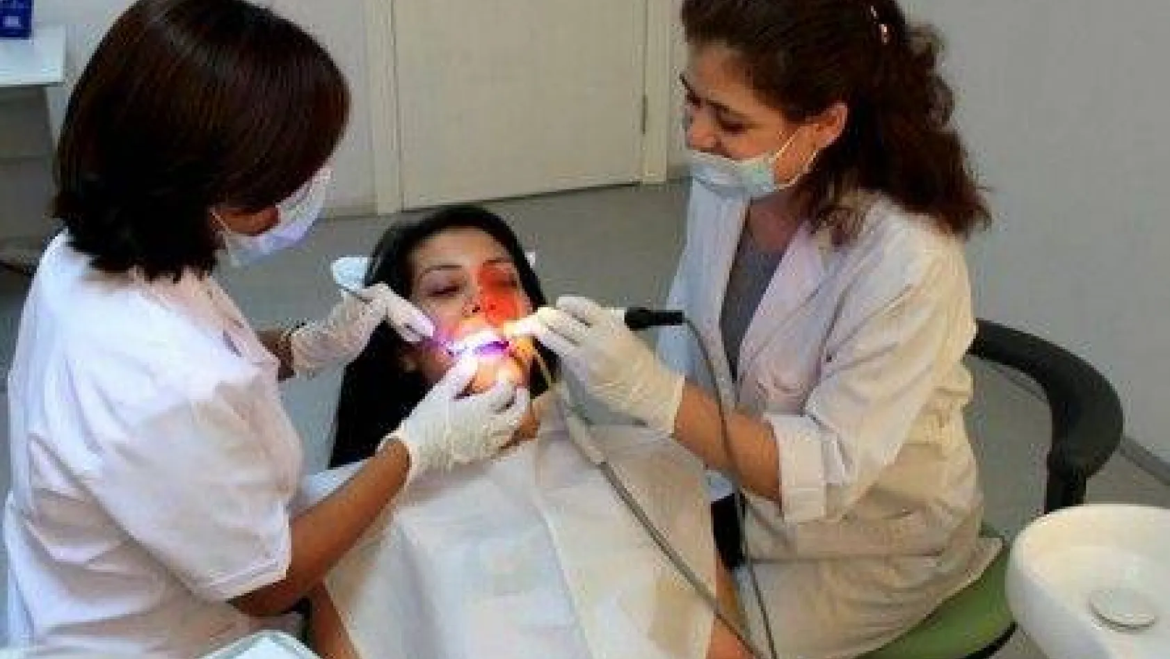 Dentaydın'da 'Ağrısız Diş Tedavi' Dönemi