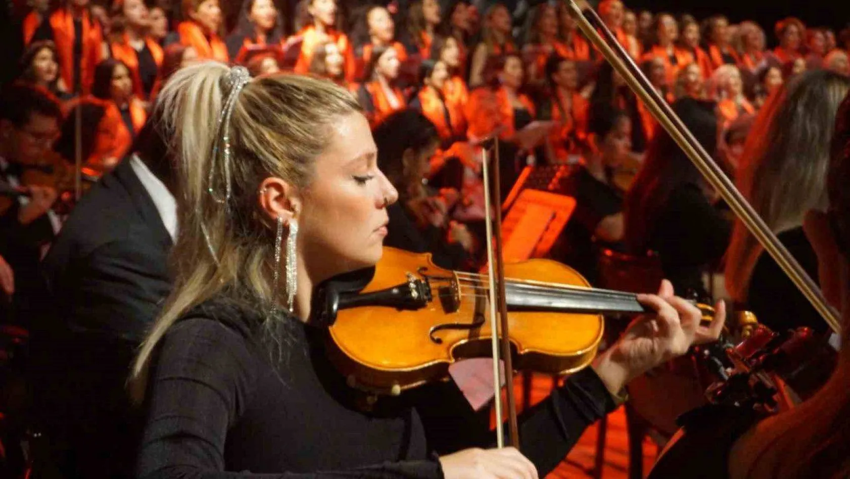 Edirne'de 100. yıla özel düzenlenen konserde Cumhuriyet coşkusu yaşandı
