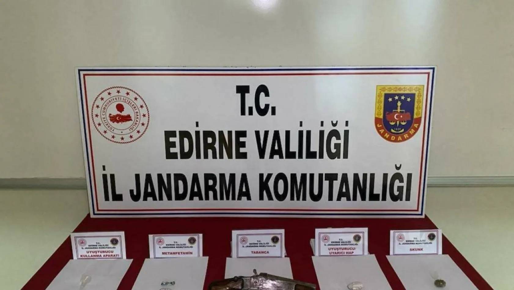 Edirne'de bir araçta uyuşturucu ve silah yakalandı