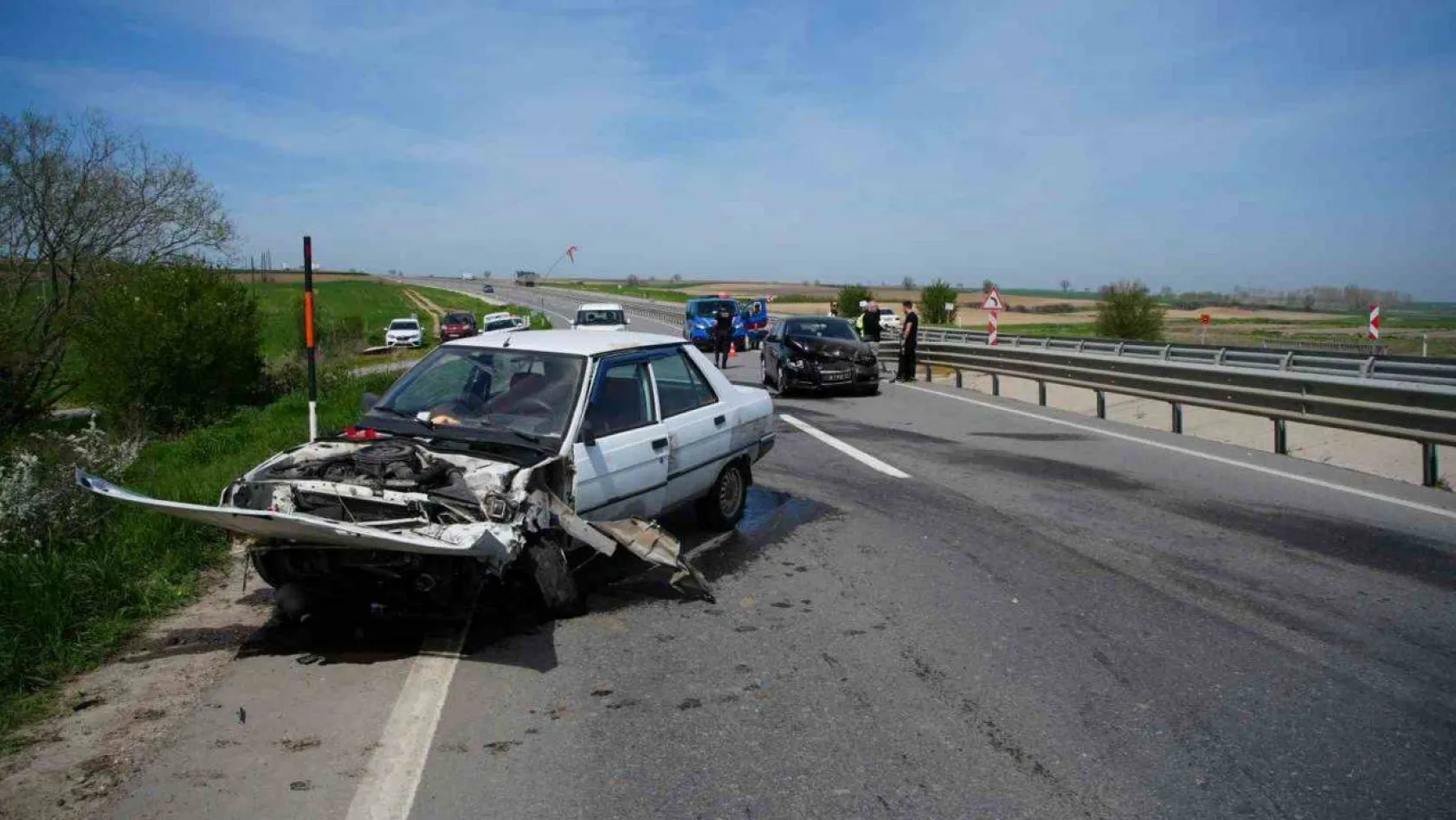 Edirne'de iki otomobil çarpıştı: 1 yaralı