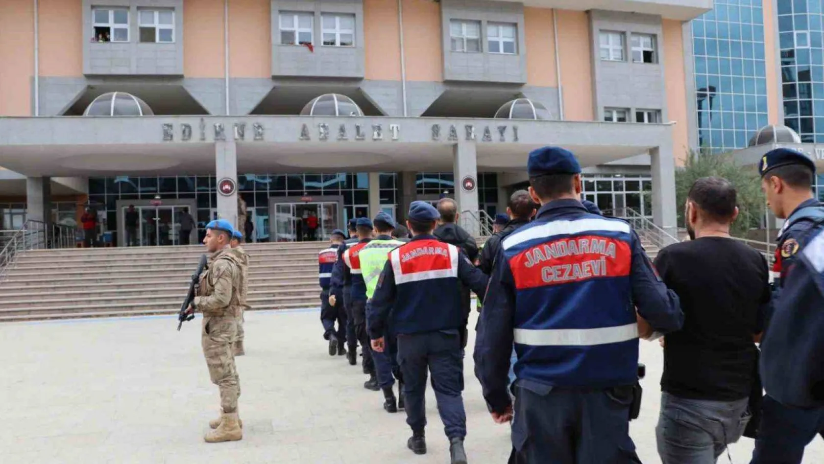 Edirne'de terör operasyonu: 13 gözaltı