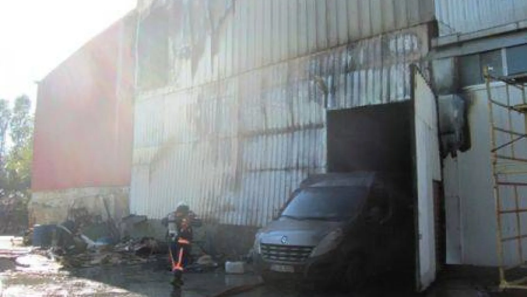 Elbasan'da fabrika yangını