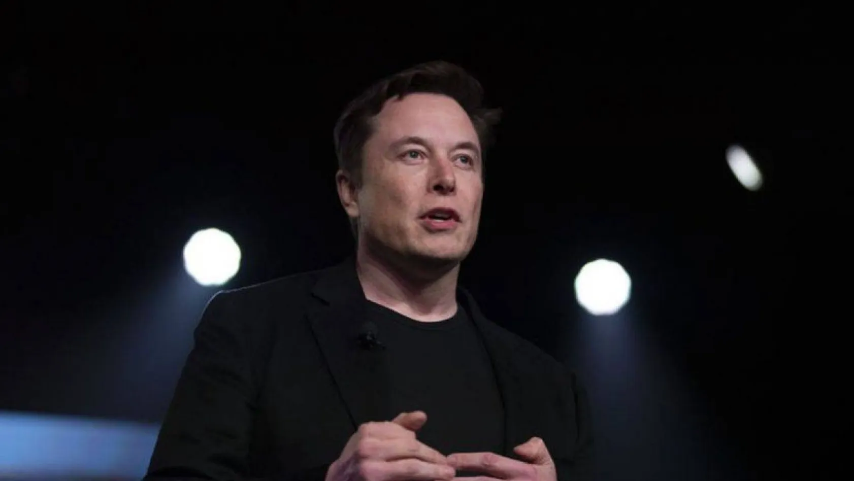 Elon Musk, Twitter'ı satın aldığını duyurdu