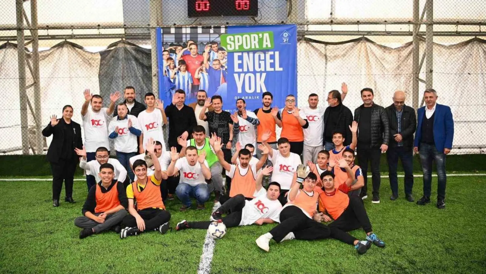 Engellerin engel olmadığı futbol maçı Tuzla'da oynandı