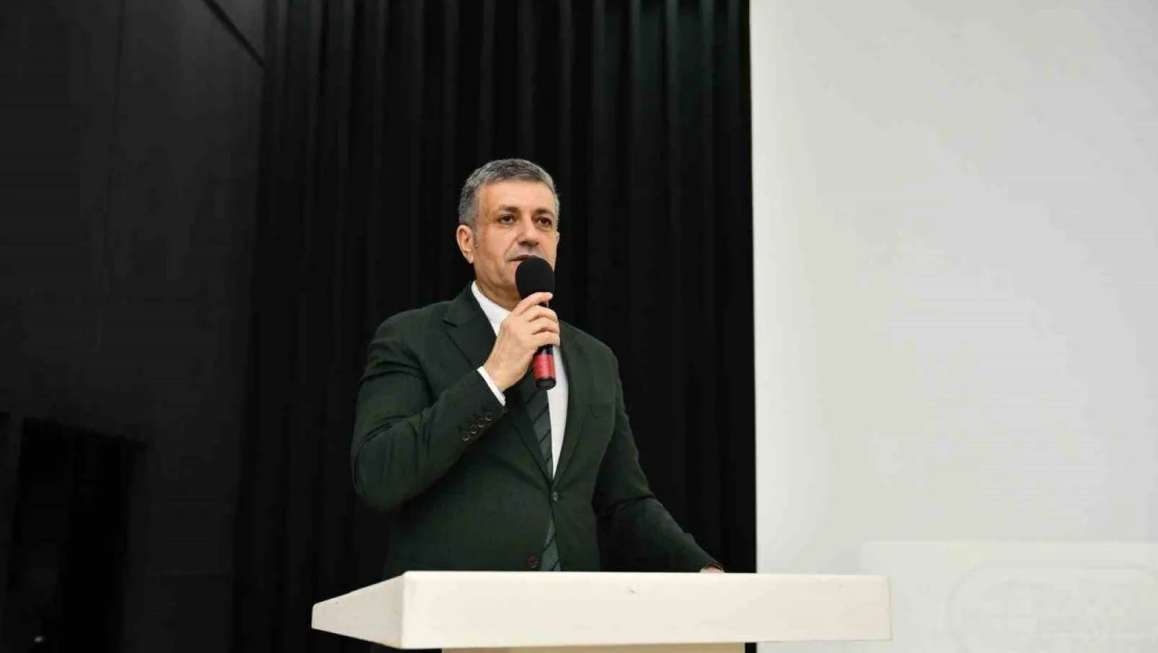 Esenyurt Belediye Başkanı Kemal Deniz Bozkurt, dernek başkanlarıyla iftar programında buluştu