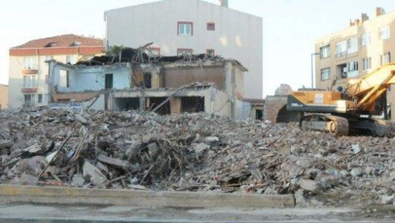Eski Devlet Hastanesi yıkıldı