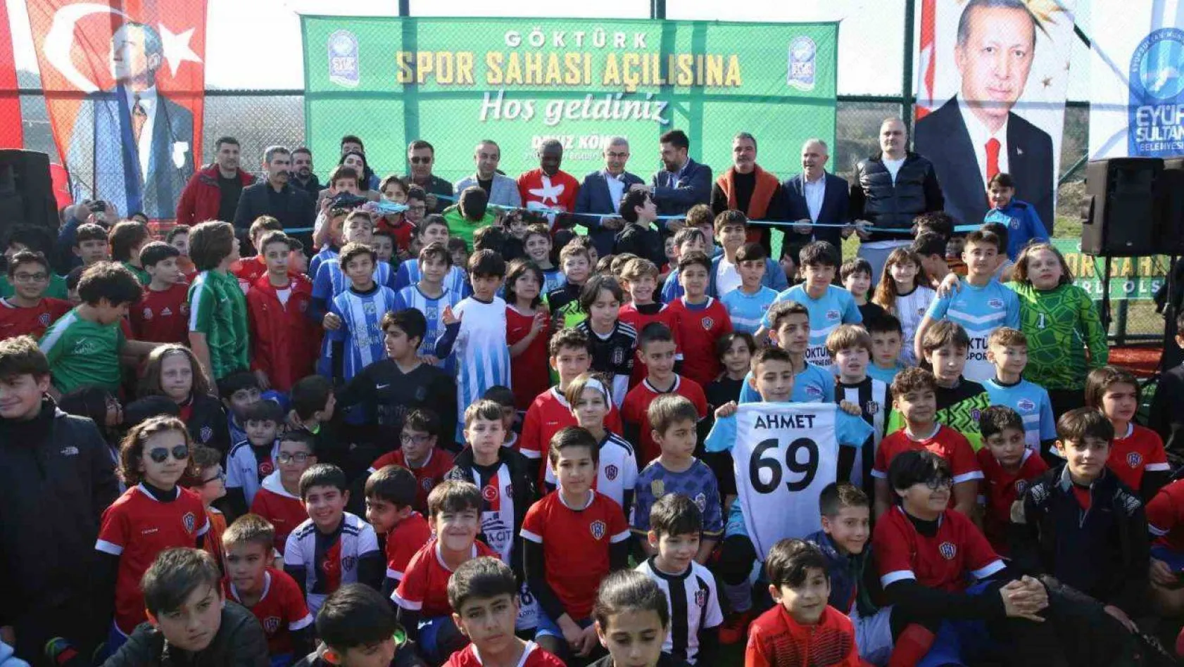 Eyüpsultan'da yapımı tamamlanan 'Göktürk Spor Sahası ve tesisleri' futbol tutkunlarıyla buluştu