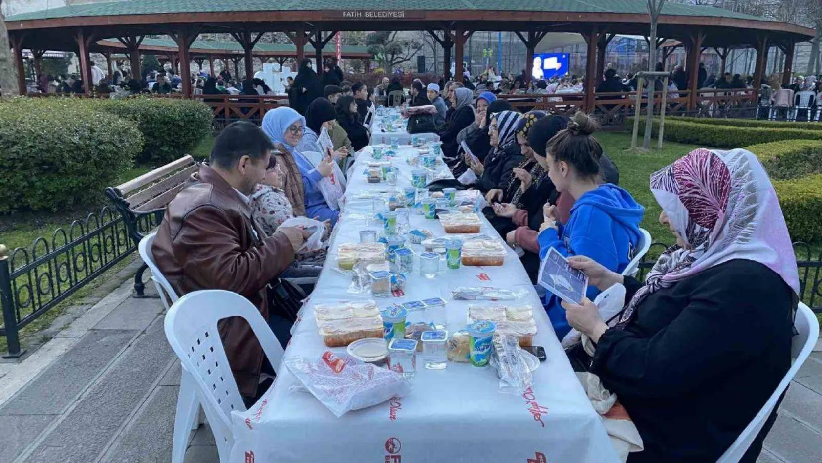 Fatih'te 5 bin kişi iftar sofrasında buluştu