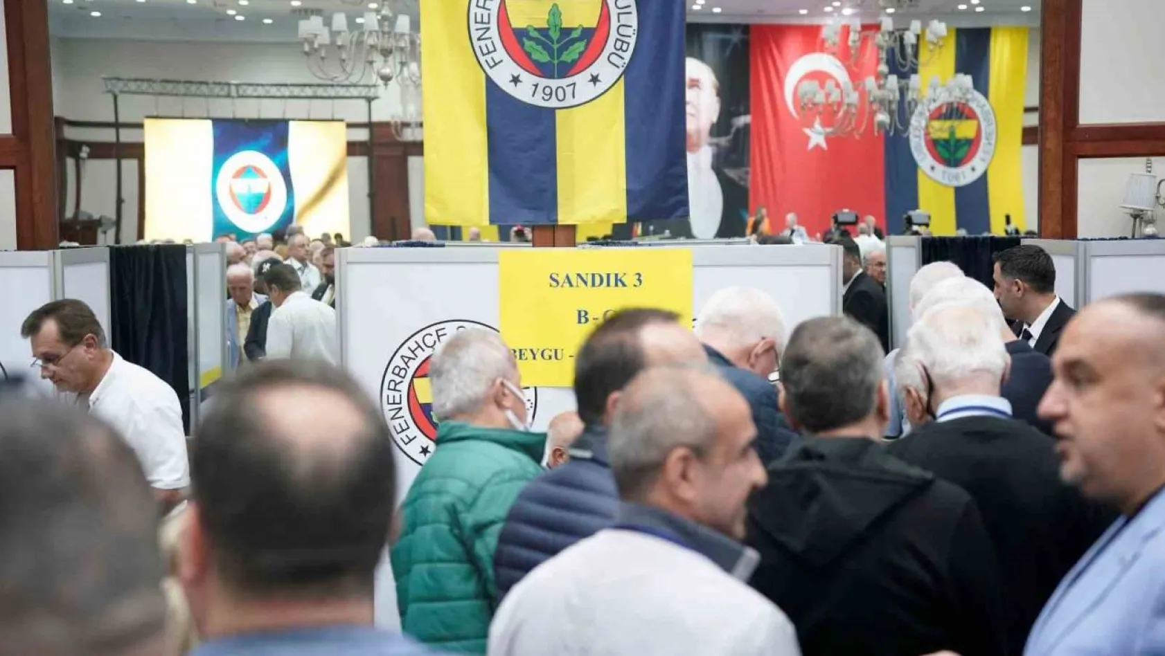 Fenerbahçe Yüksek Divan Kurulu'nda oy verme işlemi başladı