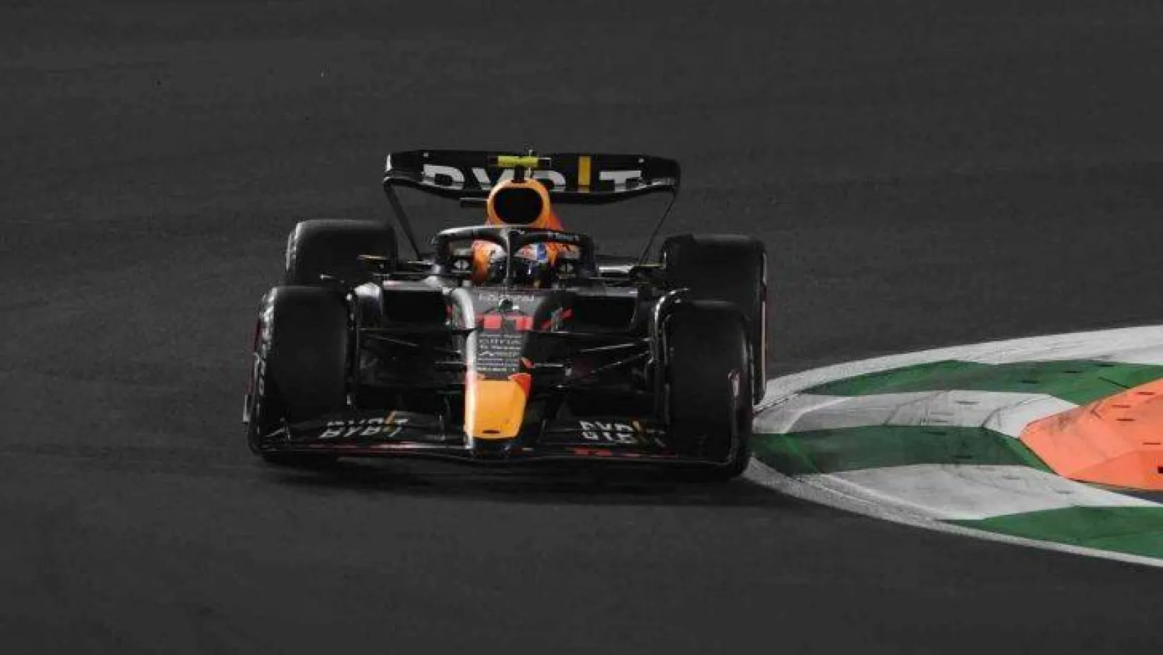 Formula 1 Suudi Arabistan GP'de kazanan Verstappen oldu