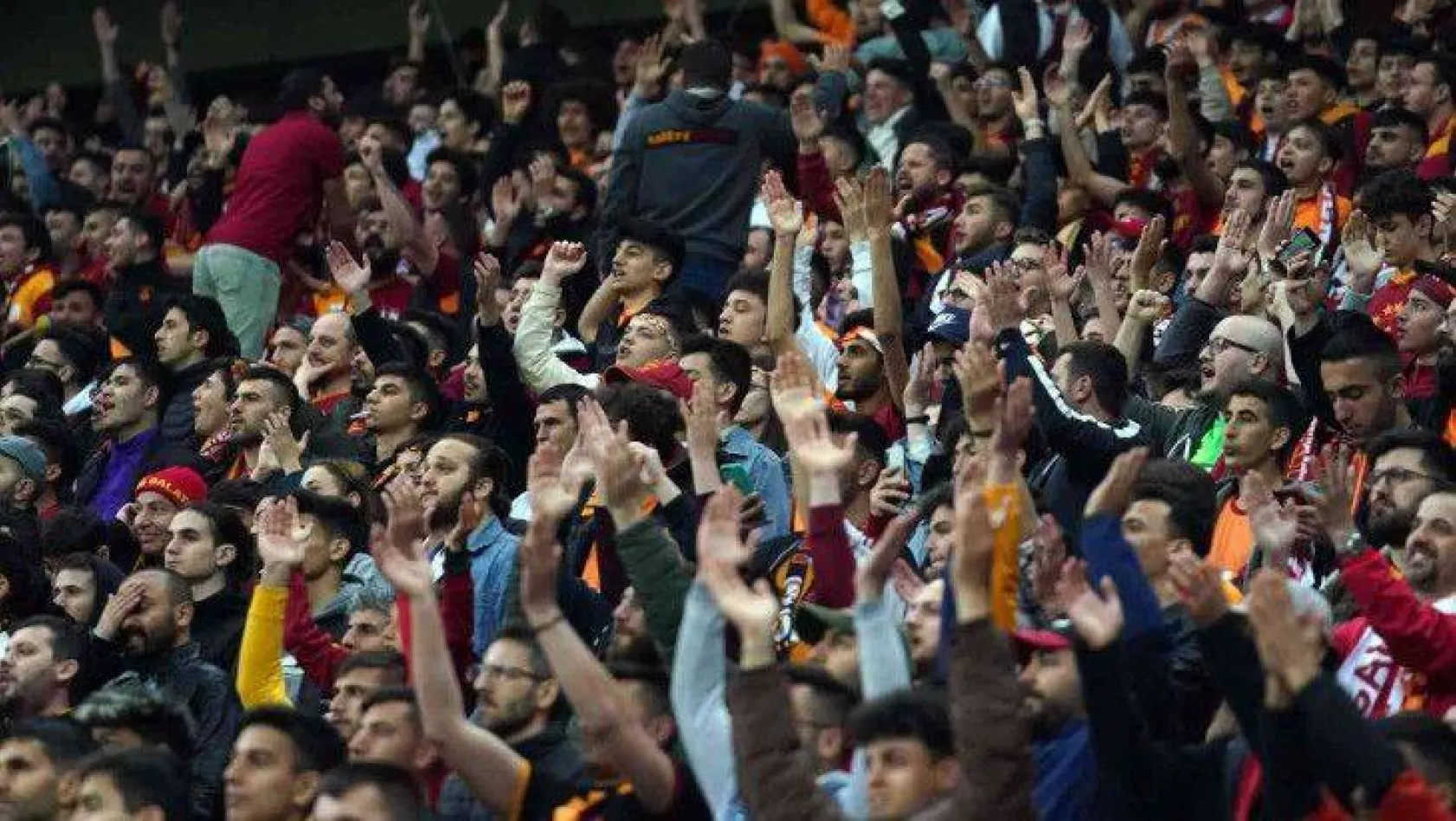 Galatasaray taraftarından yönetime tepki
