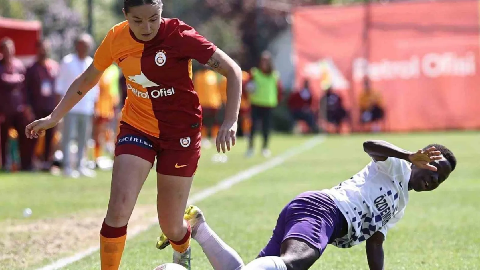 Galatasaray, Turkcell Kadın Futbol Süper Ligi'nde liderliğini sürdürdü