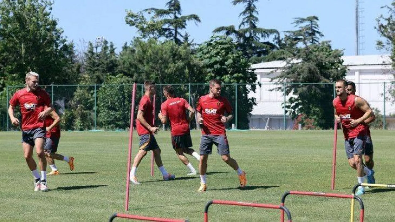 Galatasaray, yeni sezon hazırlıklarını çift antrenmanla sürdürdü