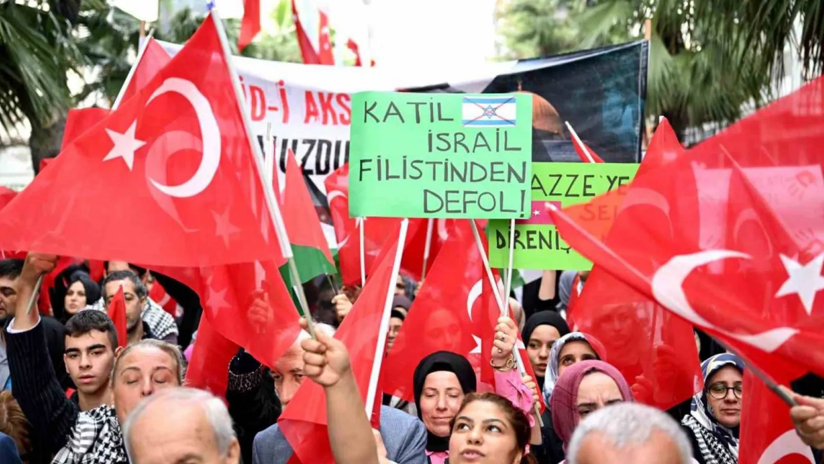Gaziosmanpaşa'da 'Filistin'e Engel Yok' sloganıyla yürüyüş yapıldı