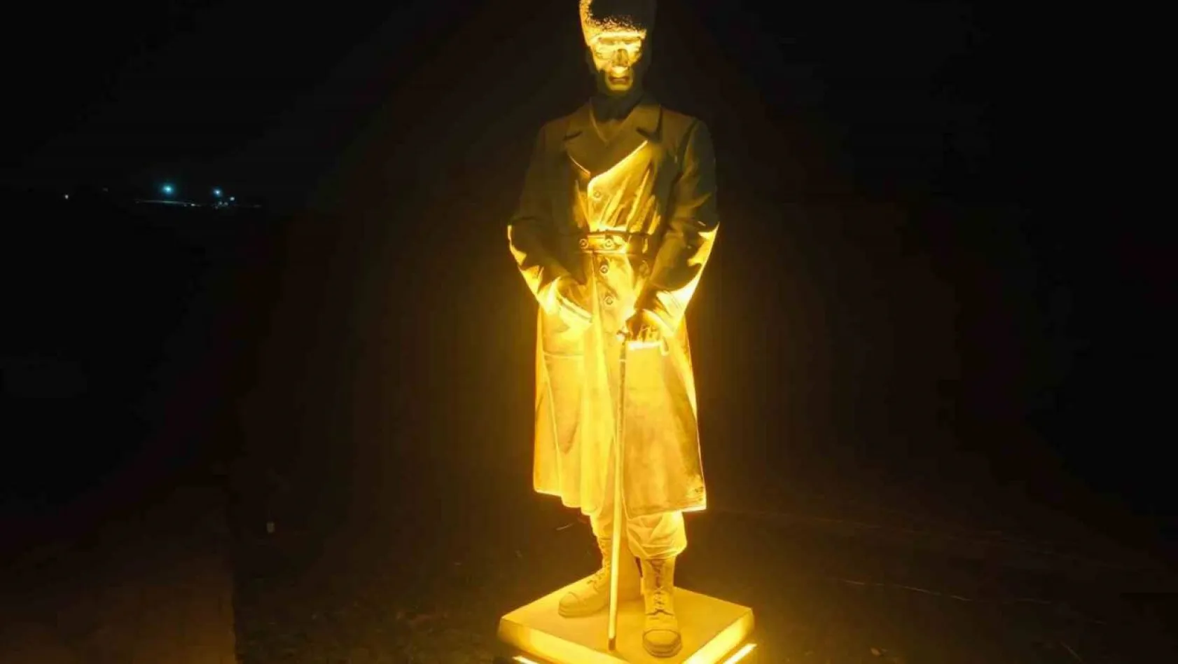 Gölbaşı Güney Giriş Parkı'na Atatürk heykeli yerleştirildi